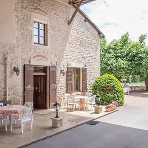 ** Hotel Logis Les Platanes France